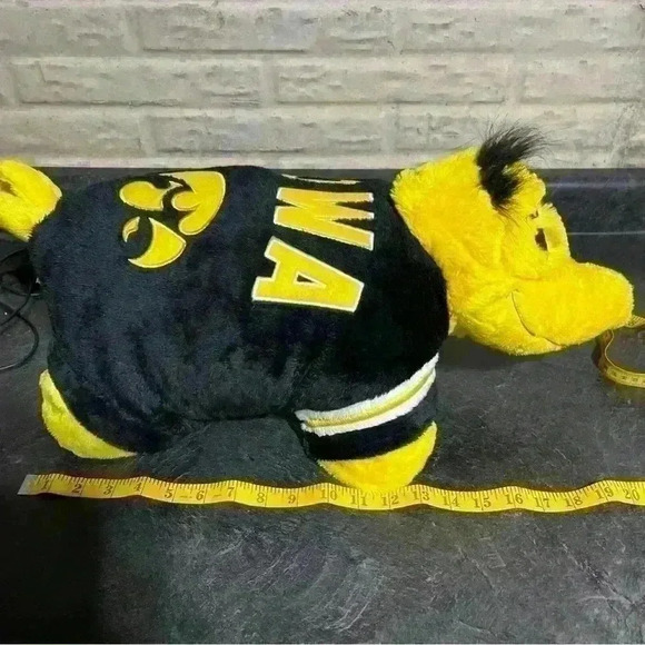 My Pillow Pets Iowa Hawkeyes Large Pillow - NCAA Football Basketball - Picture 11 of 11